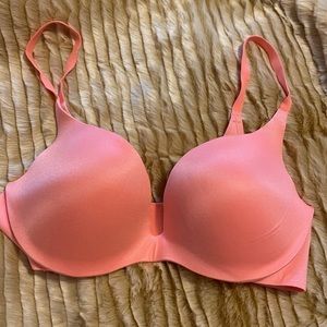 VS peach underwire padded 36C- soft and comfy!